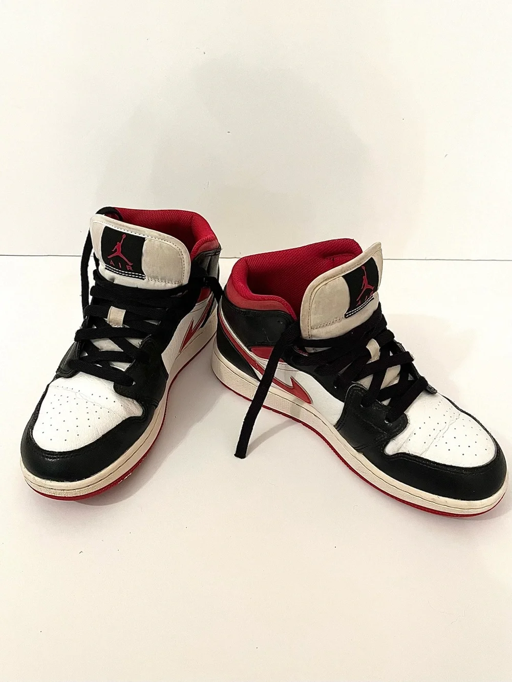 Nike Air Jordan 1 Mid Gym Red Black White Sneakers Youth Size 6Y - Picture 10 of 16